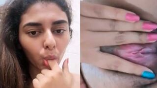 Horny Indian Girl Ne Fingering Sex MMS