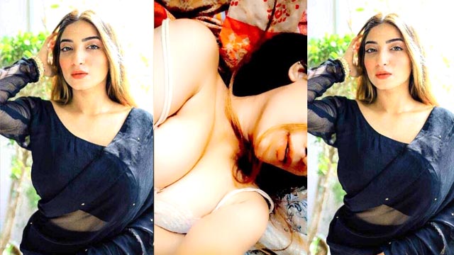 Sexy Pakistani Girl Teasing Showing Boobs Showing Sex MMS