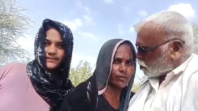 Indian Mature Two Aunty Outdoor – Enjoying With Old Man